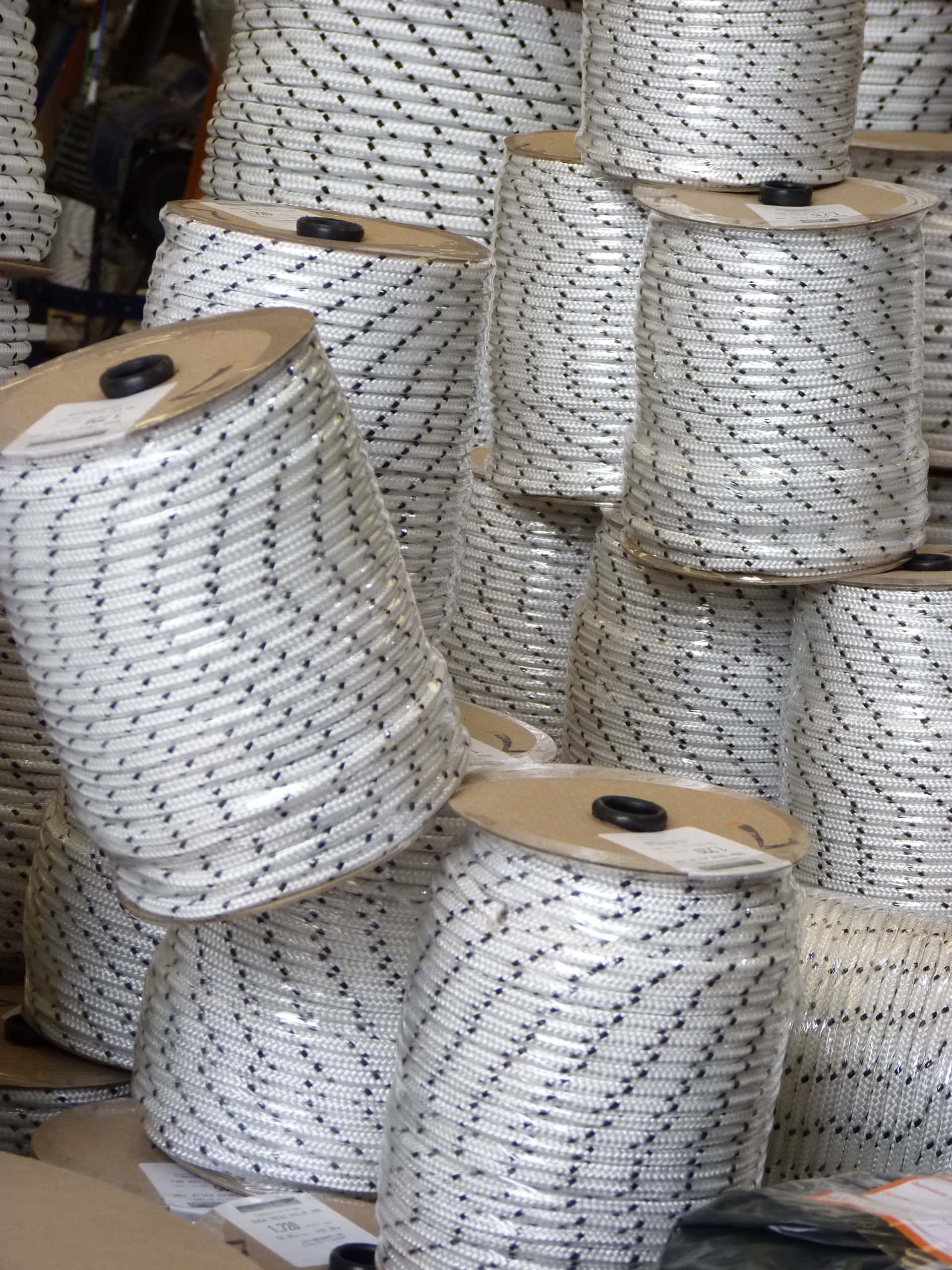 Máquina trenzadora en la fábrica de Villa María